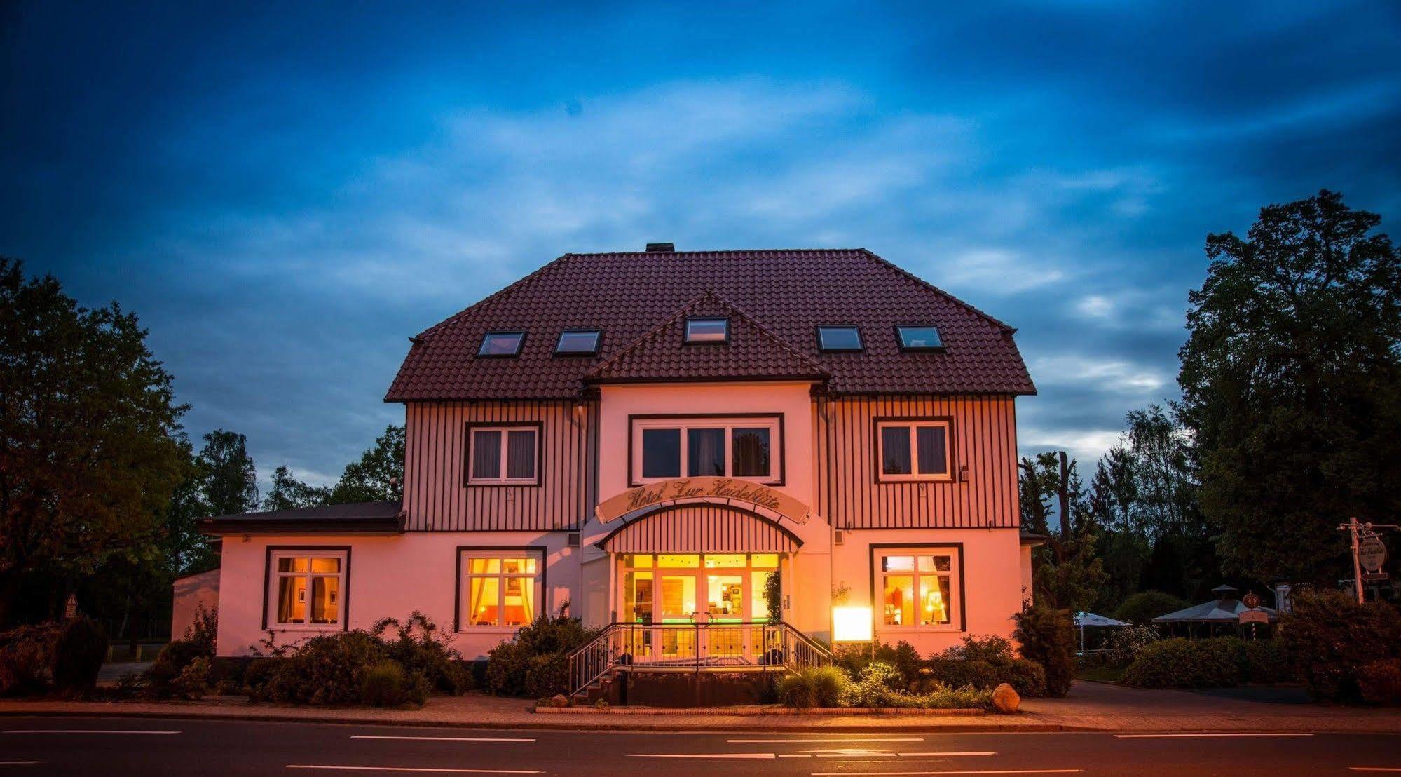 Hotel Zur Heidebluete Hambühren Exterior foto